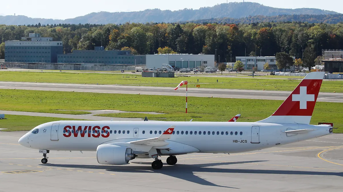 Swiss streicht 1.400 Sommerflüge wegen Pilotenmangel. Grund dafür seien Schwangerschaften, Unfälle und Umschulungen