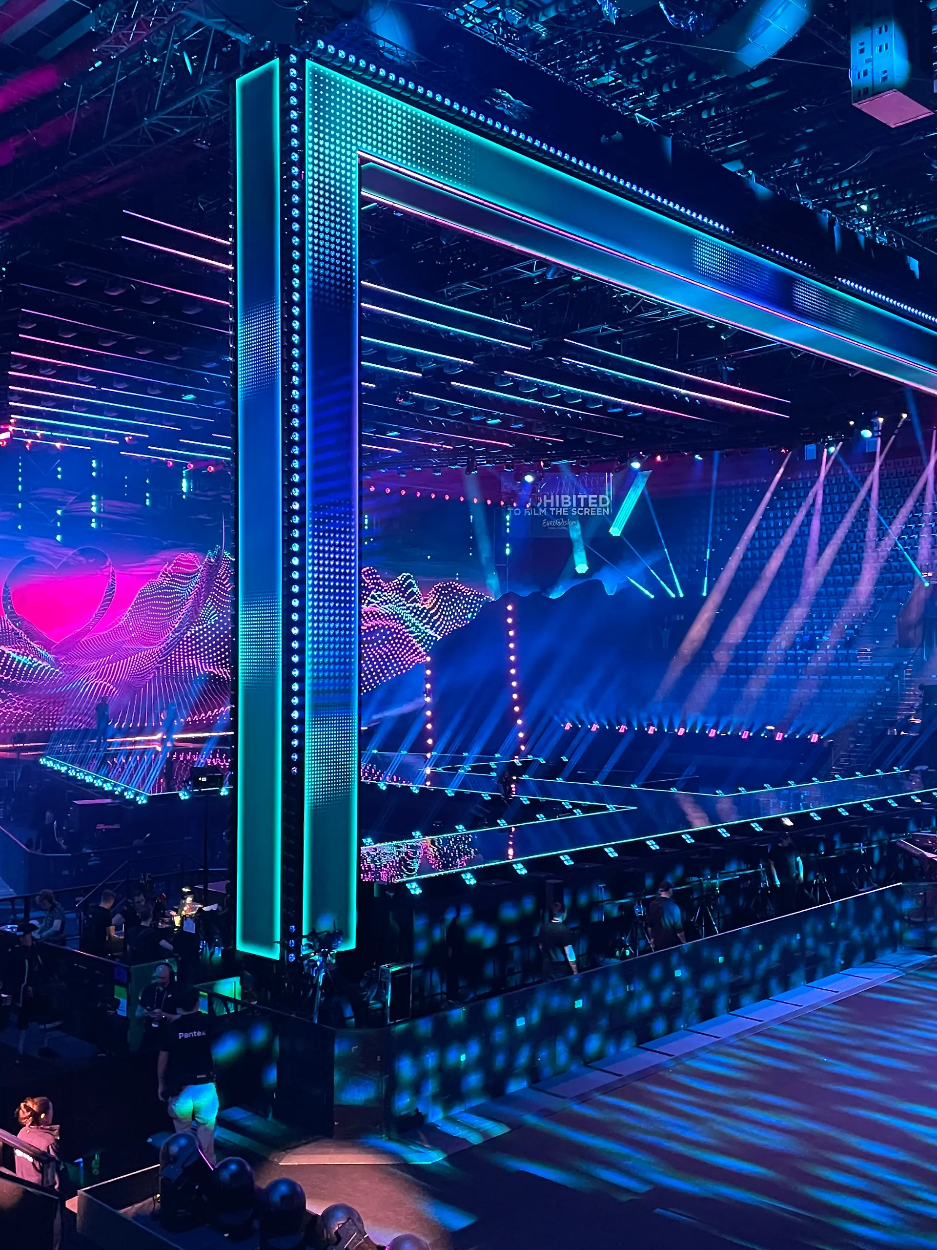 Die ESC-Bühne in der St. Jakobshalle Basel