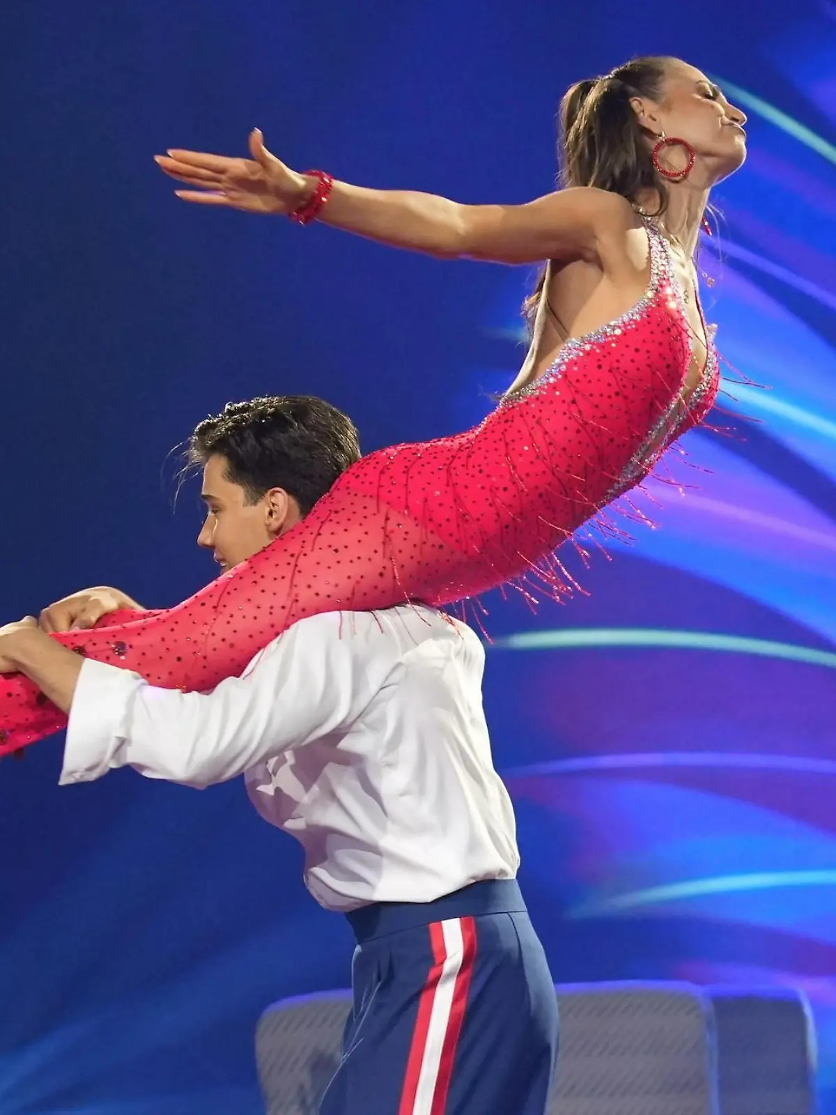 Bild zu: "Diego Pooth lässt bei Salsa seine Hüfte kreisen"
