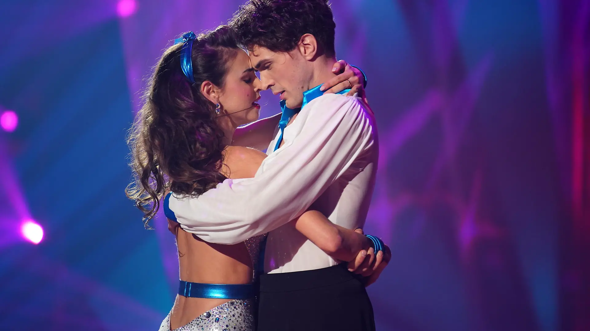 Timon Krause und Ekaterina Leonova tanzen Rumba. / 170323
***German celebrity dance TV show "Let's Dance" in cologne GERMANY 03/17/23***
