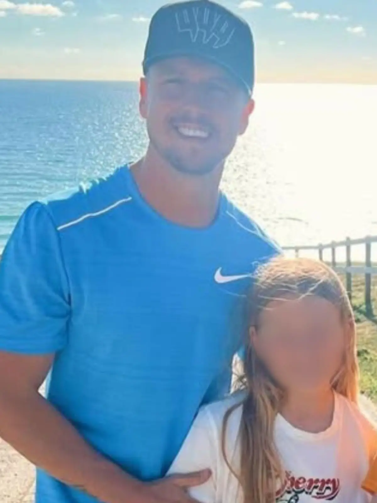 Der 30-Jährige ist im September 2024 im Urlaub im spanischen Benidorm gestorben. Die Ermittler gehen schnell von einem Unfall aus. Doch die Familie des Vierfach-Papas glaubt, dass hinter seinem Tod ein schreckliches Verbrechen steckt. 
