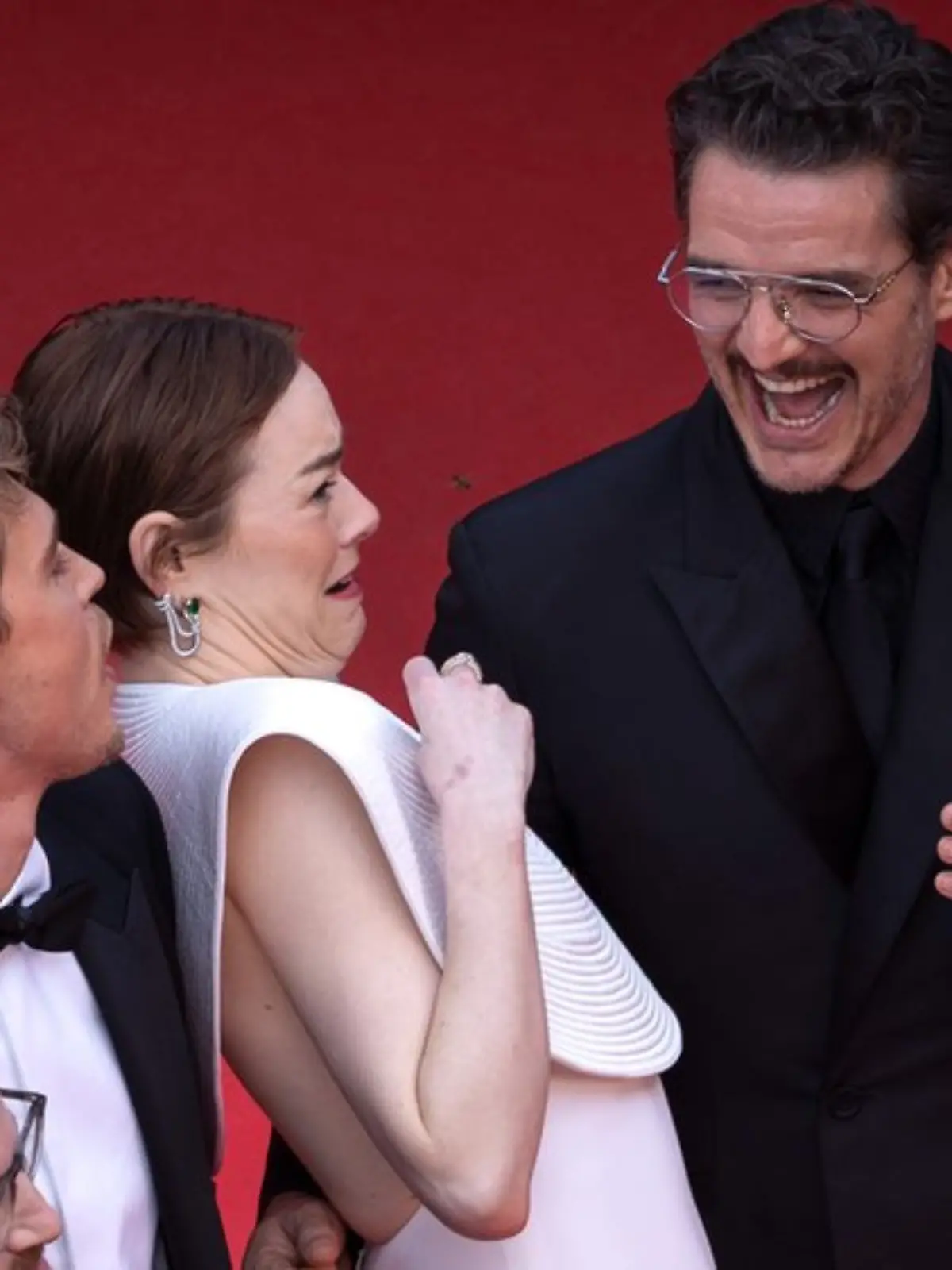 Bild zu: "Emma ganz versteinert! Ungewöhnlicher Angriff auf dem Roten Teppich"