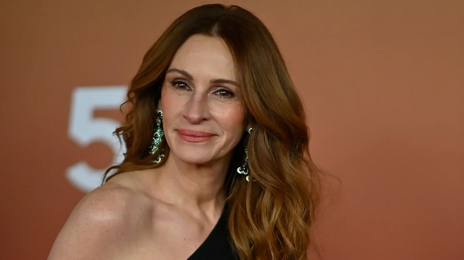 28/02/2025 50th Cesar Film Awards - Ceremony PARIS, FRANCE - FEBRUARY 28 Julia Roberts receives the Honorary Cesar Award during the 50th Cesar Film Awards at L’Olympia on February 28, 2025 in Paris, France.