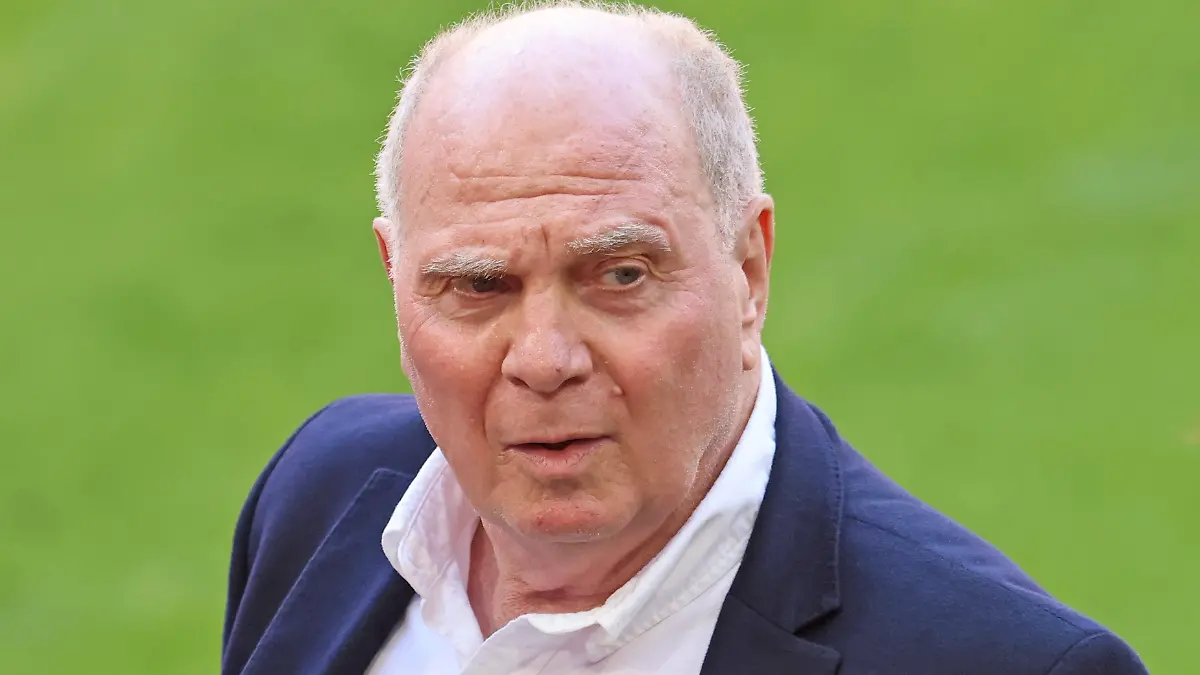 Uli Hoeneß, Ehrenpräsident des FC Bayern, vor der Bundesliga-Partie des FC Bayern München gegen den SC Freiburg am 31.08.2024 in der Allianz Arena.