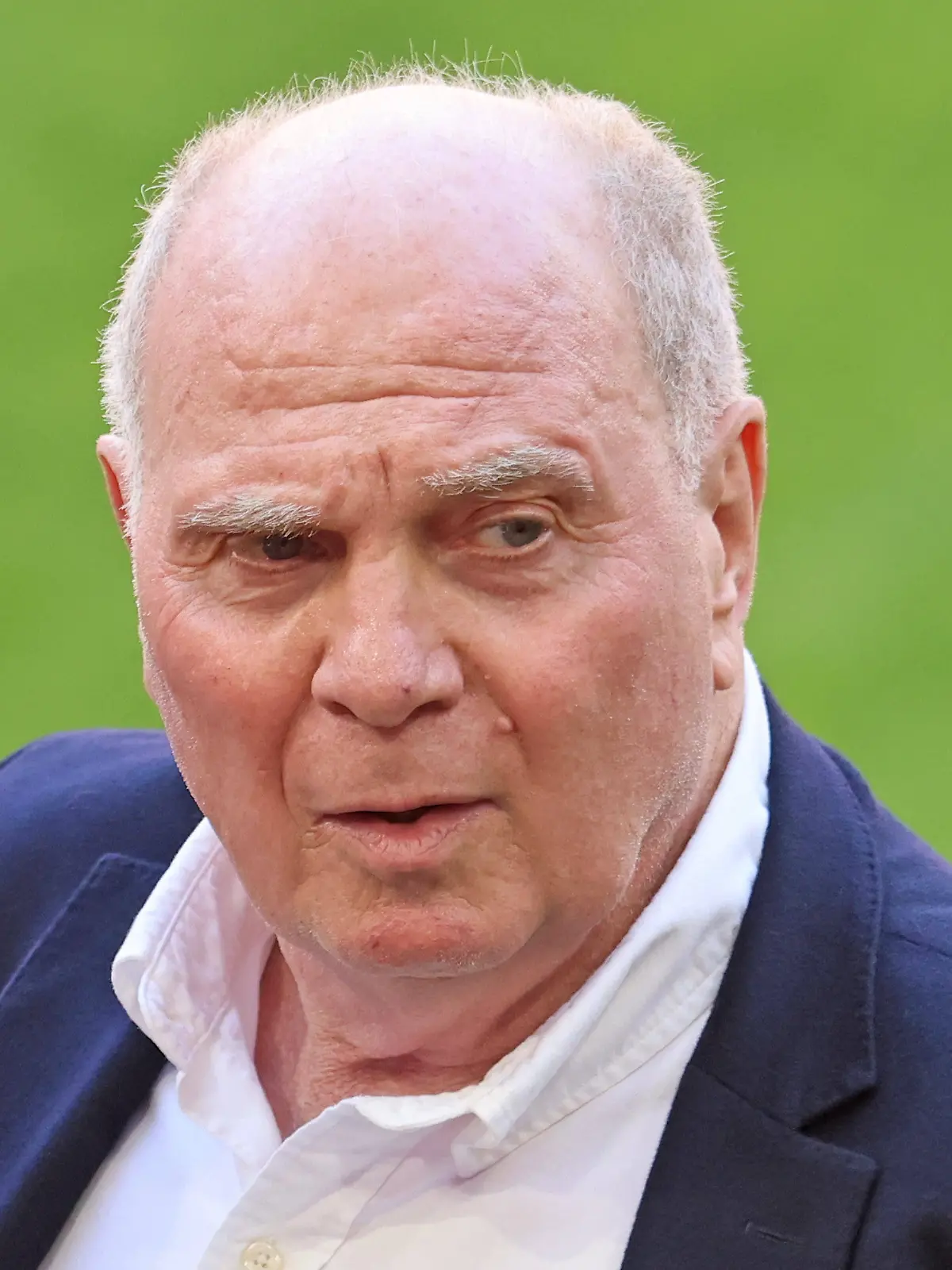 Uli Hoeneß, Ehrenpräsident des FC Bayern, vor der Bundesliga-Partie des FC Bayern München gegen den SC Freiburg am 31.08.2024 in der Allianz Arena. 