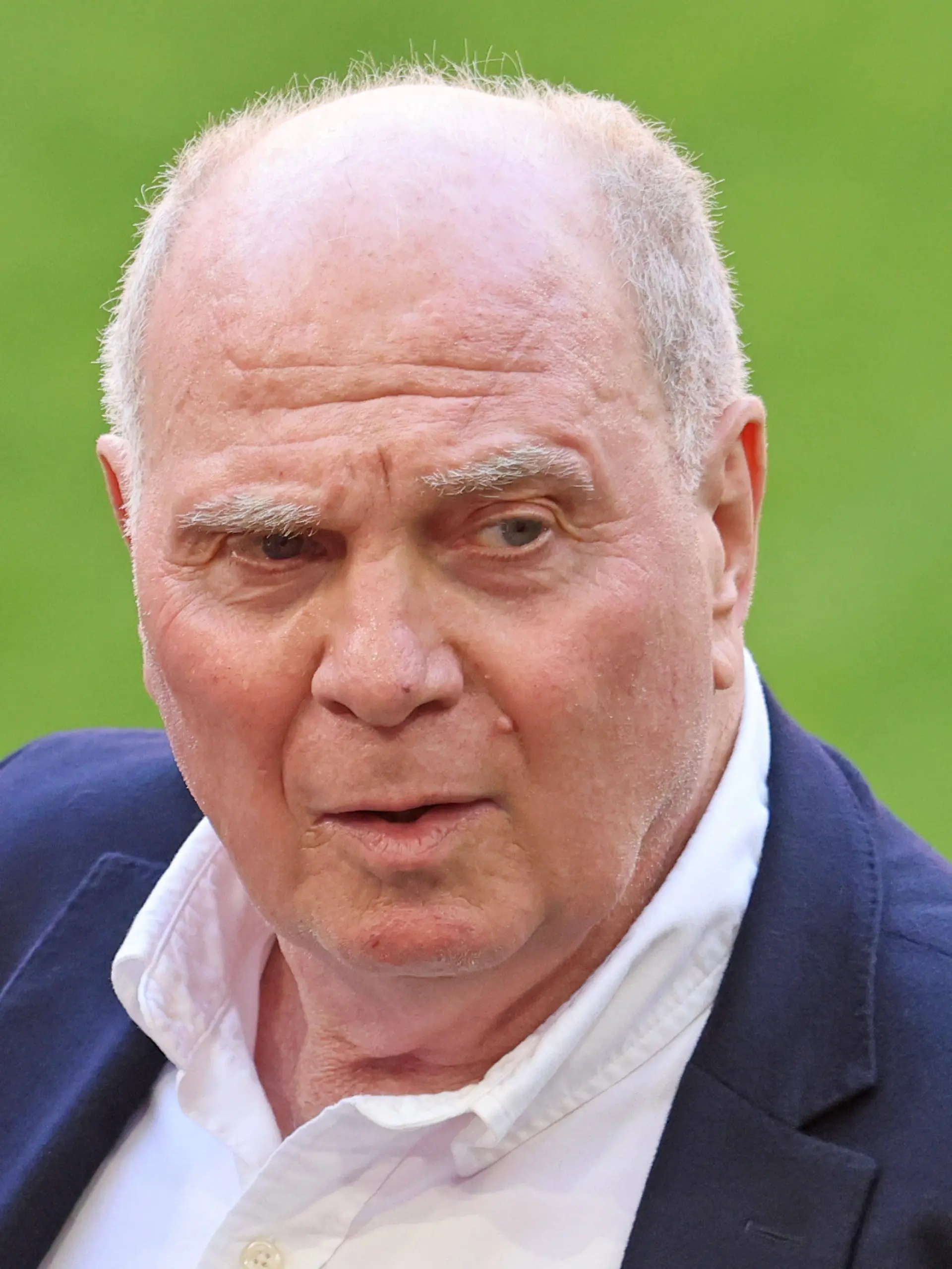 Uli Hoeneß, Ehrenpräsident des FC Bayern, vor der Bundesliga-Partie des FC Bayern München gegen den SC Freiburg am 31.08.2024 in der Allianz Arena. 