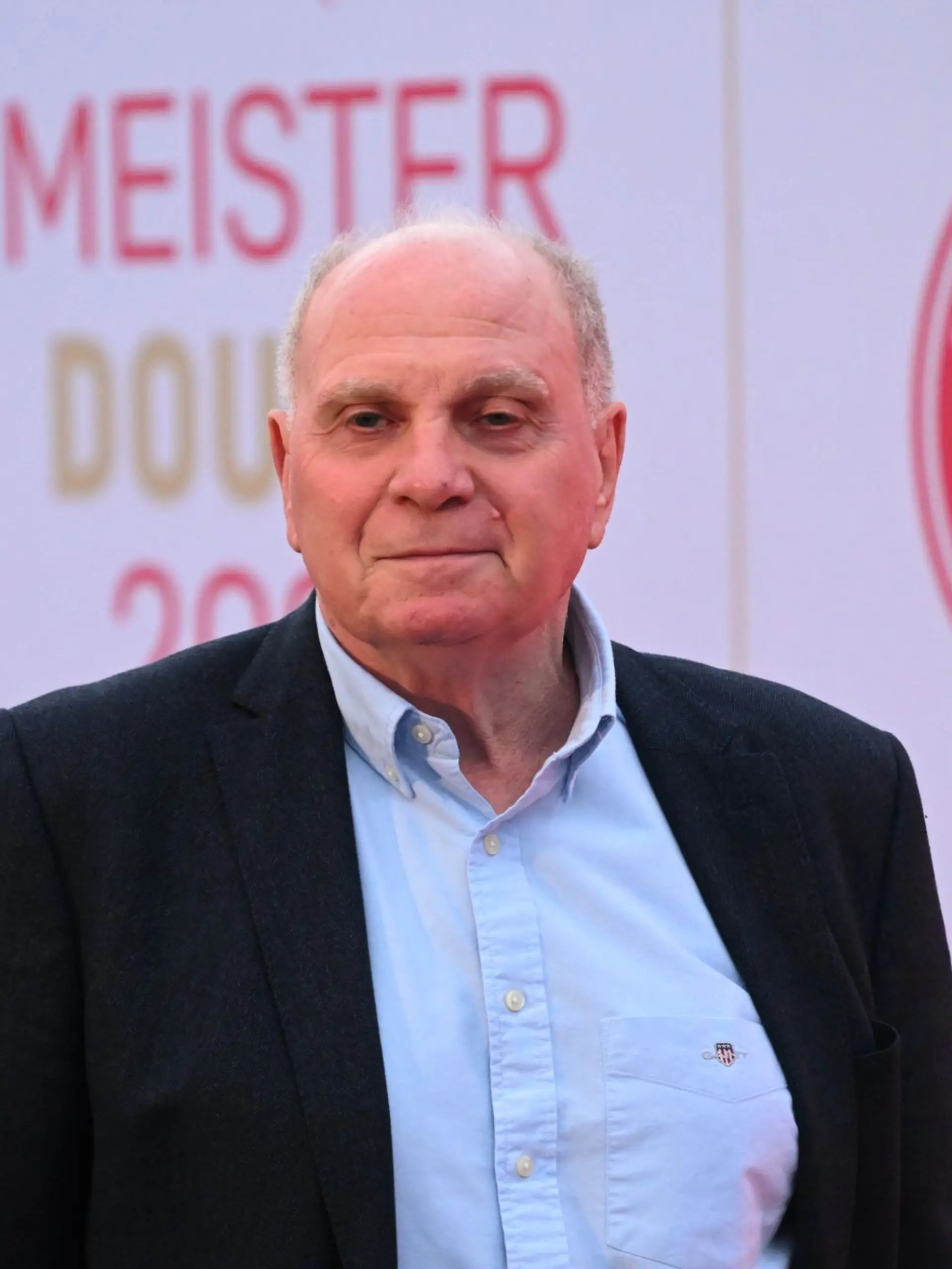 Bild zu: "Uli Hoeneß reagiert exklusiv auf Musiala-Vorfall"