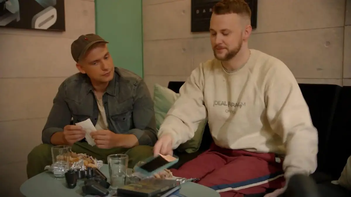 Moritz (Lennart Borchert) und Jonas (Felix van Deventer) wittern ihre Chance