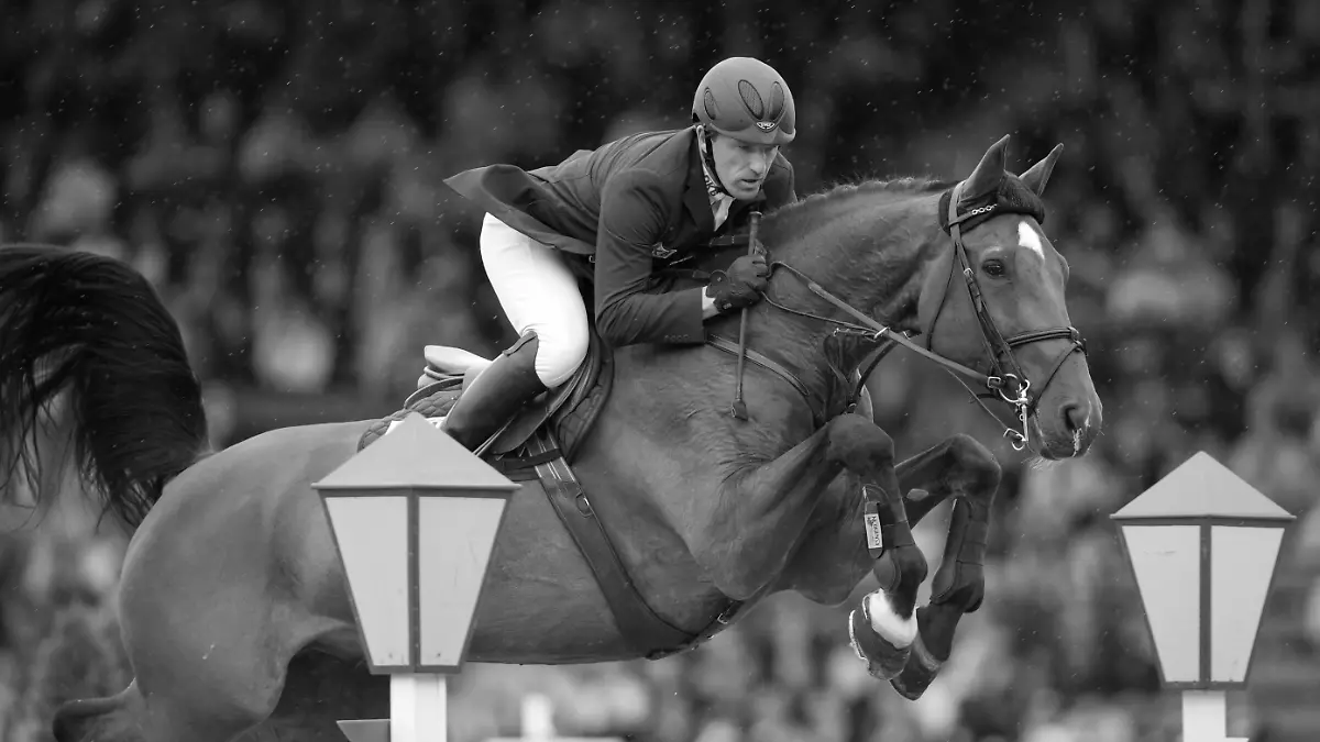Holger Wulschner mit seinem Pferd Clausen. (Archivbild)