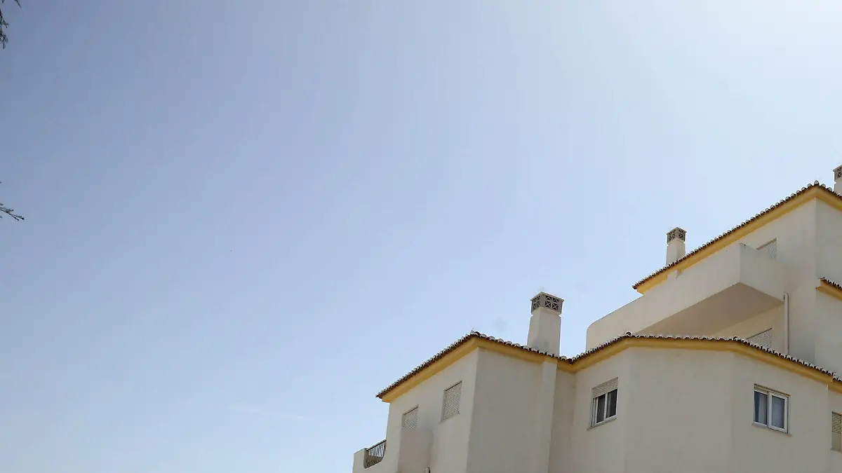 ARCHIV - Das Haus in Luz bei Lagos (Portugal), aus dem Madeleine McCann (Maddie) am 03. Mai 2007 verschwand, aufgenommen am 08.05.2007. Bis heute ist der Fall nicht aufgeklärt. (zu dpa «Maddie - vor zehn Jahren spurlos verschwunden» vom 27.04.2017) Foto: Steve Parsons/PA Wire/dpa +++(c) dpa - Bildfunk+++