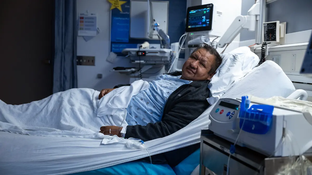 Patient Oscar Larrainzar litt an einer seltenen Krebsart und verlor nach der Behandlung fast die gesamte Funktion seiner Blase. 