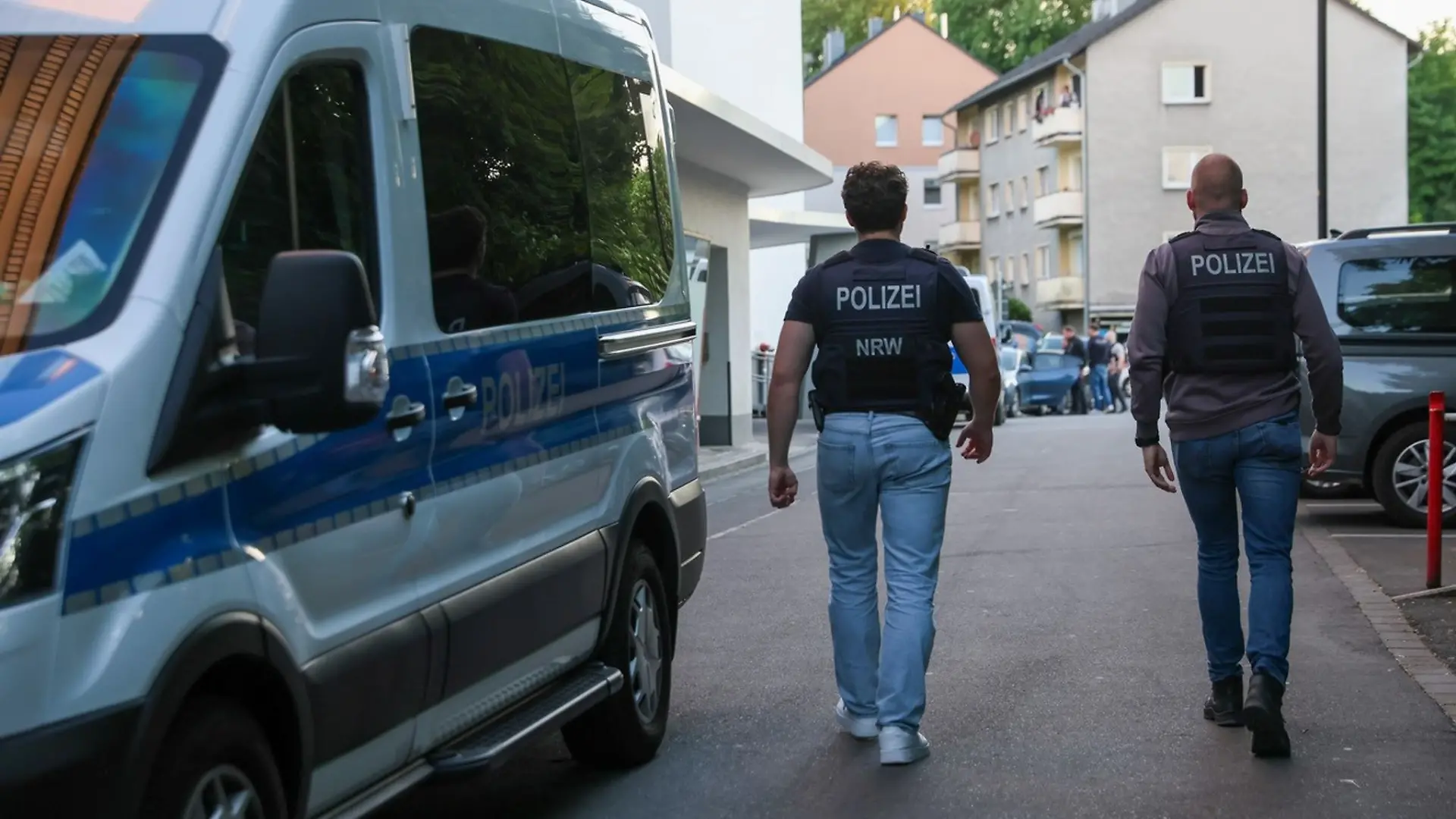 Nach dem Angriff eines Mannes auf mindestens fünf Menschen in Bielefeld gibt es einen SEK-Einsatz im Zusammenhang mit der Tat