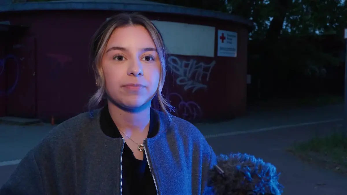 Sarah schildert noch am Unfallort von der Rettungsktion.