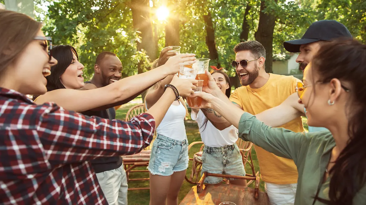In der Wohnung darf man sich in Bremen mit bis zu 20 Personen treffen, draußen sogar mit bis zu 50.