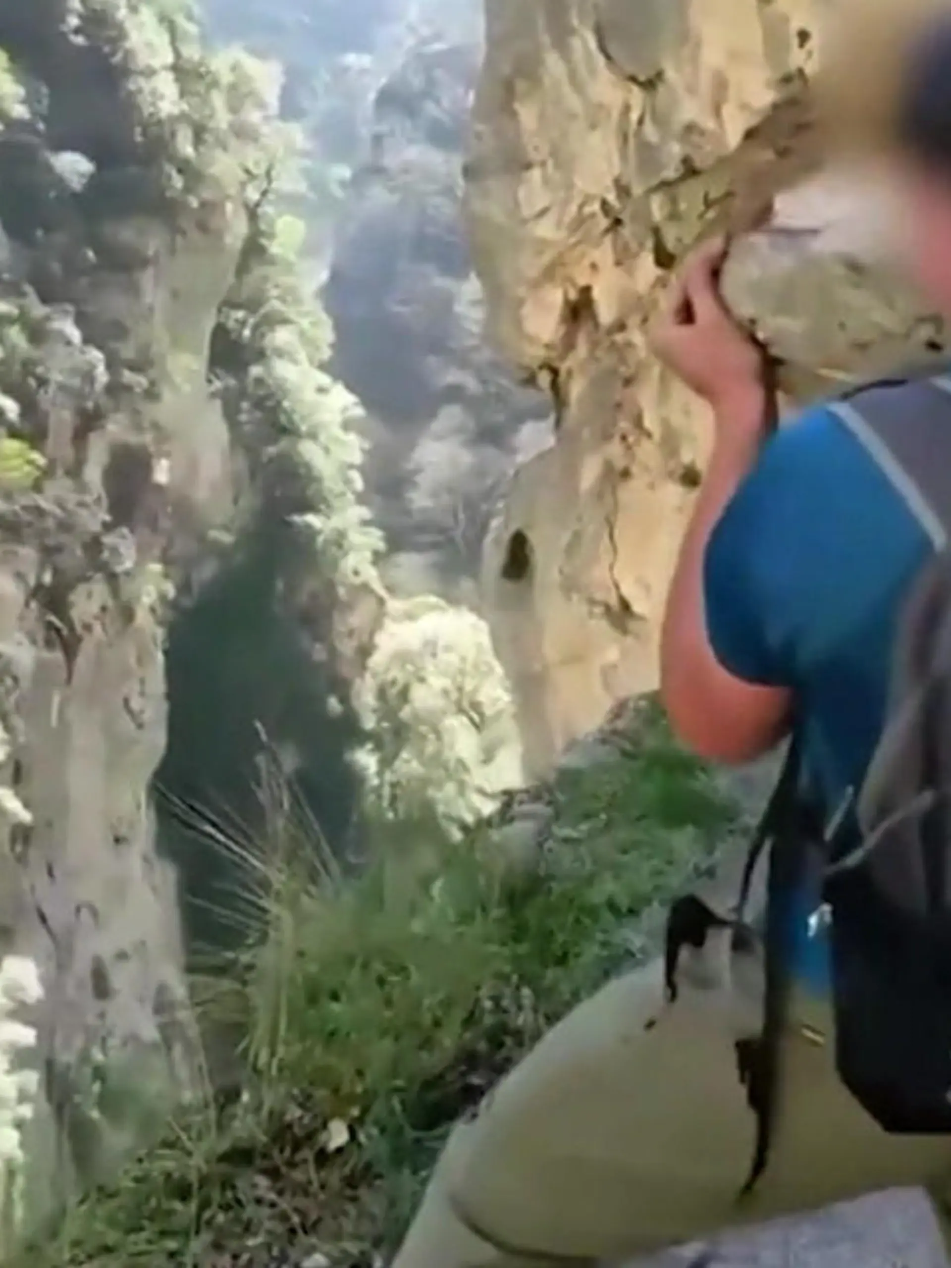 Bild zu: "Da sind Menschen! Touri schleudert Steinbrocken in Schlucht"