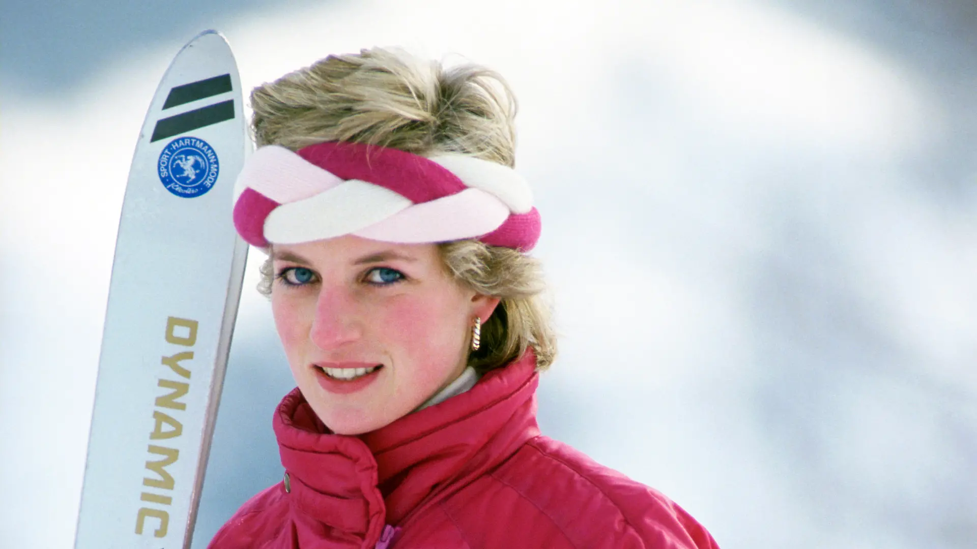 Prinzessin Diana im berühmten roten Skianzug