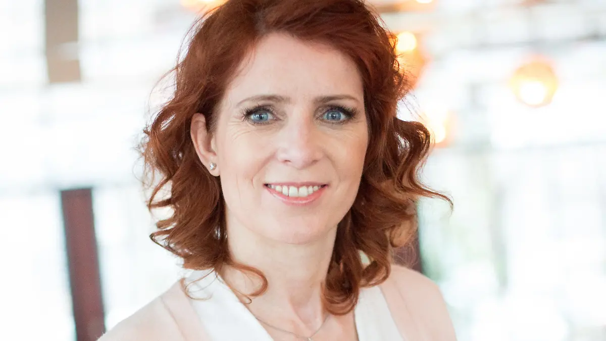 ARCHIV - 12.01.2016, Hamburg: Moderatorin Monica Lierhaus schaut am Rande eines Interviews in die Kamera des Fotografen. Am 25.05.2020 wird Monica Lierhaus 50 Jahre alt. Foto: picture alliance / Christian Charisius/dpa +++ dpa-Bildfunk +++