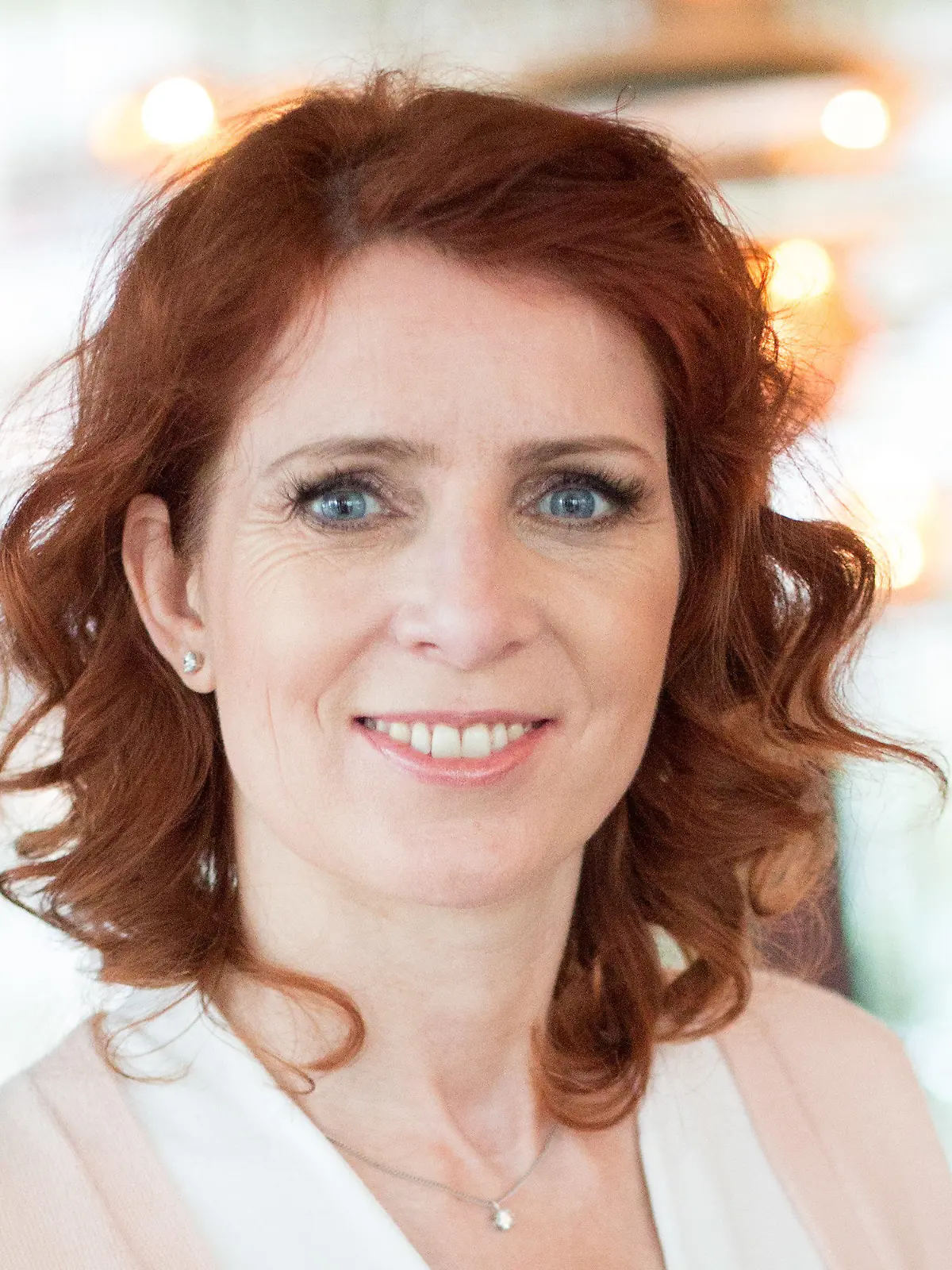 ARCHIV - 12.01.2016, Hamburg: Moderatorin Monica Lierhaus schaut am Rande eines Interviews in die Kamera des Fotografen. Am 25.05.2020 wird Monica Lierhaus 50 Jahre alt. Foto: picture alliance / Christian Charisius/dpa +++ dpa-Bildfunk +++