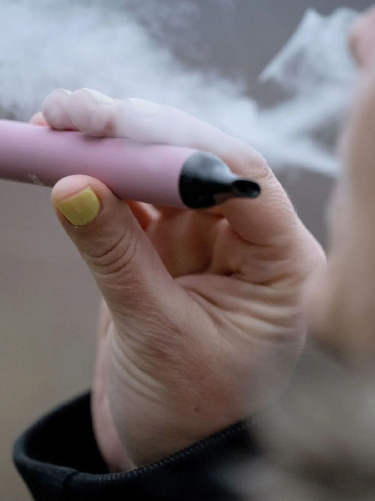 Bild zu: "Kommt das Verbot von Einweg-Vapes auch in Deutschland?"