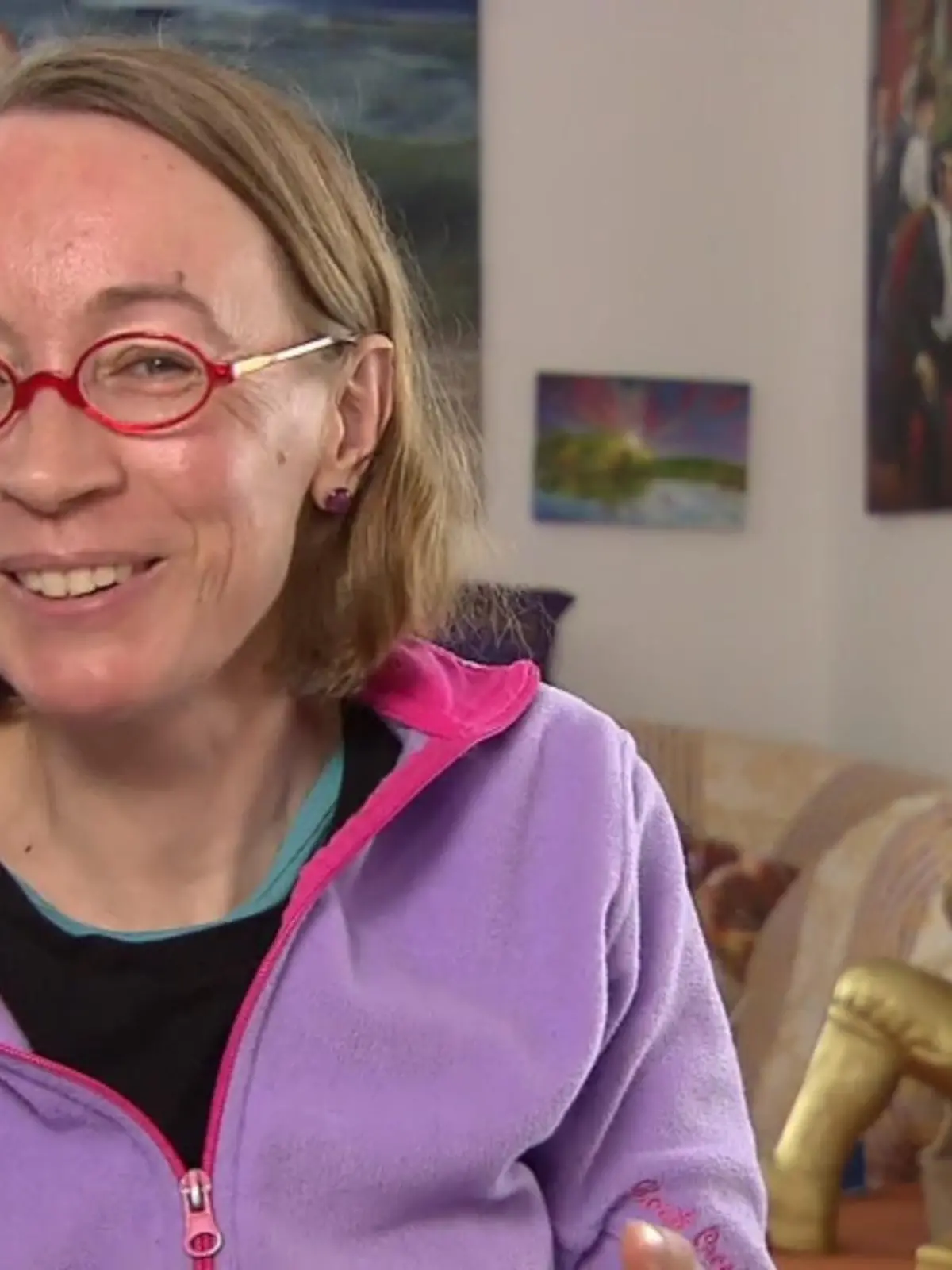 Jahrelang kümmert sich Jasmin H. aufopferungsvoll um ihren Sohn, geht voll und ganz in ihrer Rolle als Mutter auf. Doch jetzt ist für die 45-jährige Powerfrau klar: Ein Mann muss her! Sie ist auf der Suche nach der großen Liebe. Doch das ist gar nicht so leicht. Uns hat die an Multiple Sklerose erkrankte Frau, die im Alltag meist auf einen Rollstuhl angewiesen ist, von ihren Dating-Fails erzählt und verraten, wie ihr Traummann sein muss.