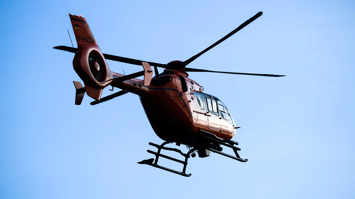 Der schwerverletzte Mann musste mit einem Rettungshubschrauber in ein Krankenhaus gebracht werden.