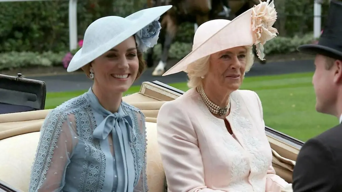 Royaler Anruf: Herzoginnen Kate und Camilla telefonieren mit Briten