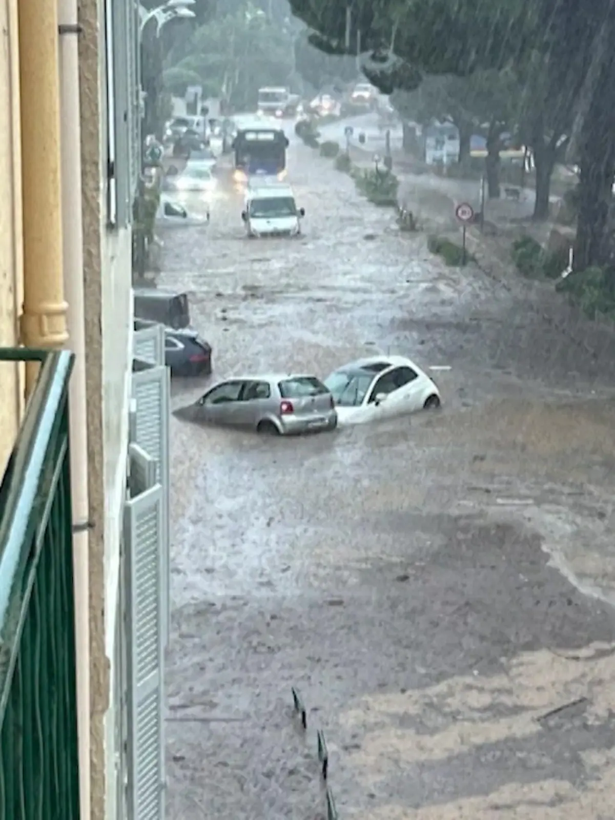 Sintflutartige Regenfälle und Überschwemmungen in Südfrankreich.