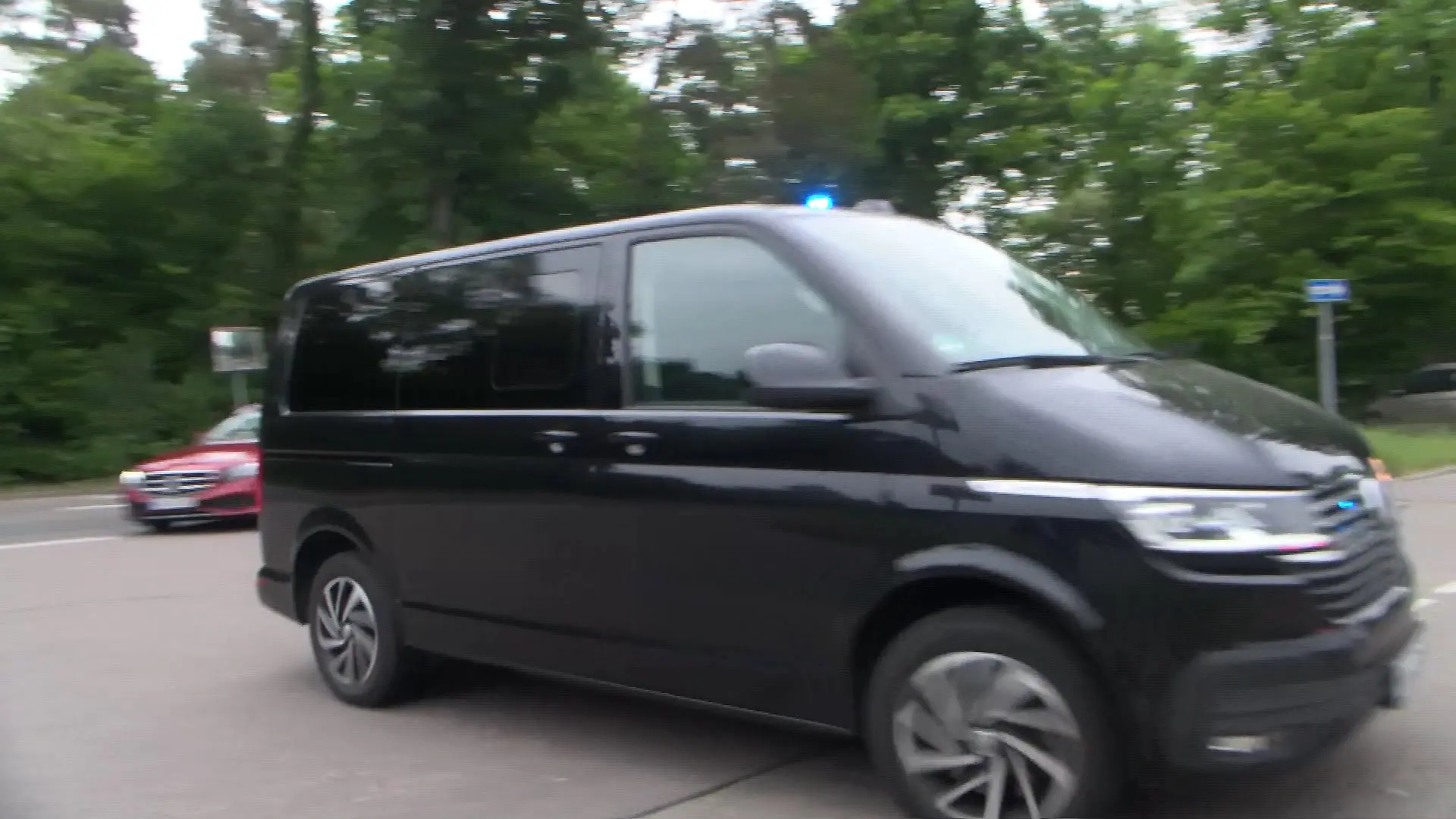 Hier wird ein Terror-Teenie dem Haftrichter in Karlsruhe vorgeführt.