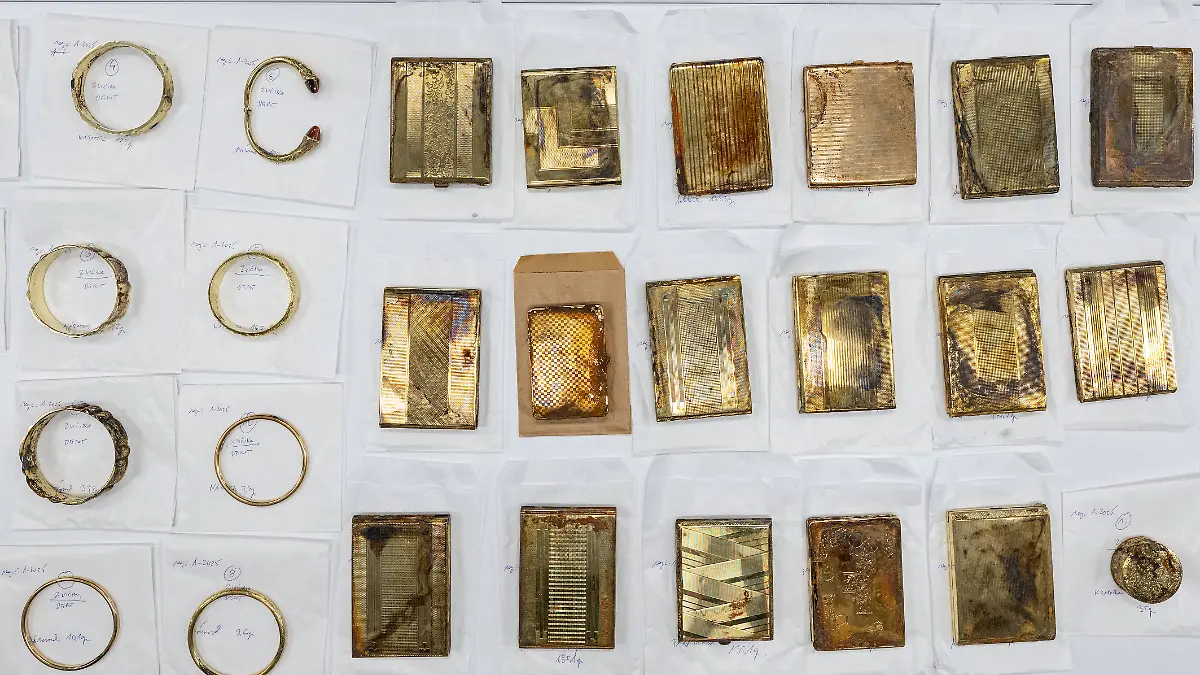 Wanderer finden diesen Goldschatz und übergeben ihn an ein Museum.