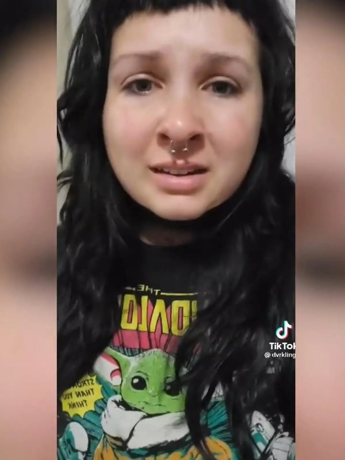 Bevor man sich ein Tattoo stechen lässt, sollte man sich ganz sicher sein. Die bittere Erfahrung, wenn das Ergebnis nicht so wird, wie vorgestellt, teilt nun eine Frau auf TikTok.