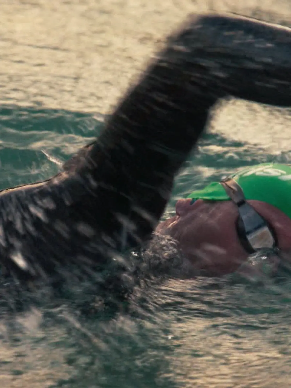 Für den Ironman muss Elmar Sprink 3,8 Kilometer schwimmen