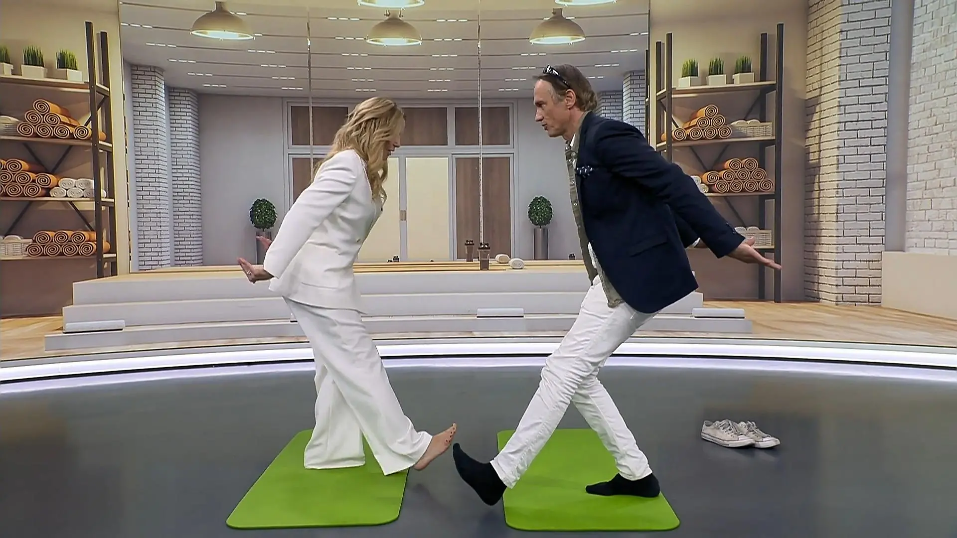 Bild von Ralf Bauer macht mit Katja Burkard Yoga
