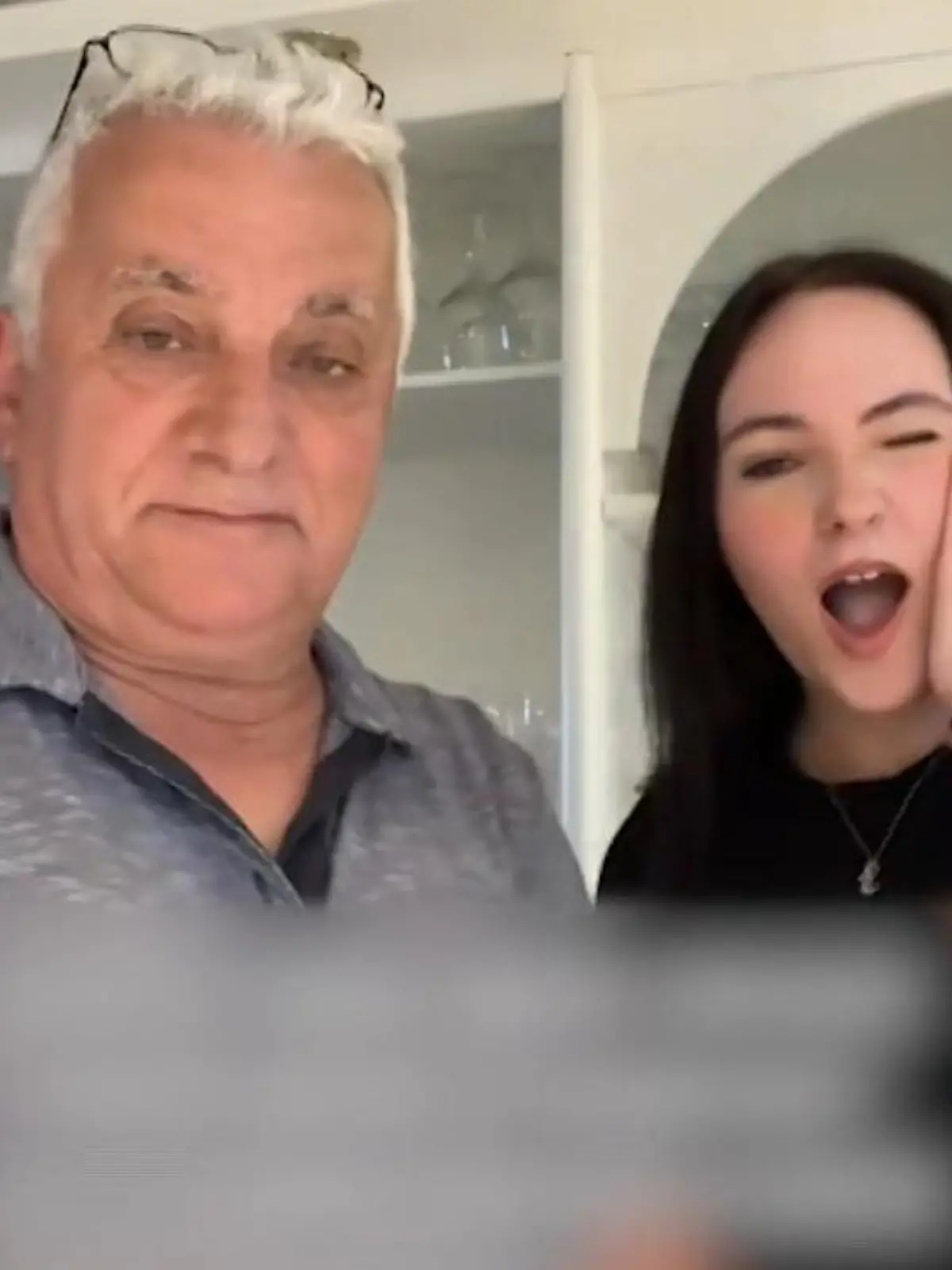Bild zu: "Papas Restaurant hat kaum Gäste – dank Tochter stehen jetzt alle Schlange!"