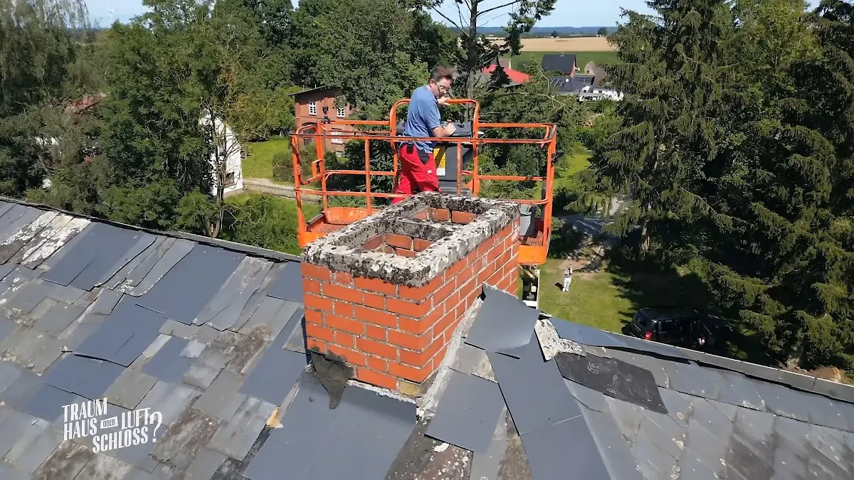Sven und Sönke müssen heute an den Schornstein Es geht hoch hinaus