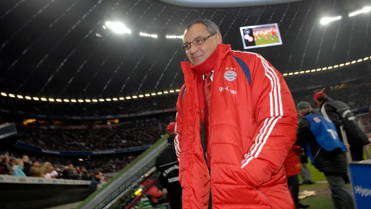 Trainer Felix MAGATH betritt die Alliaz Arena. FC Bayern Muenchen-FC Energie Cottbus 2-1. Fussball,Liga1,Saison0607,Spieltag16,09.12..2006.
