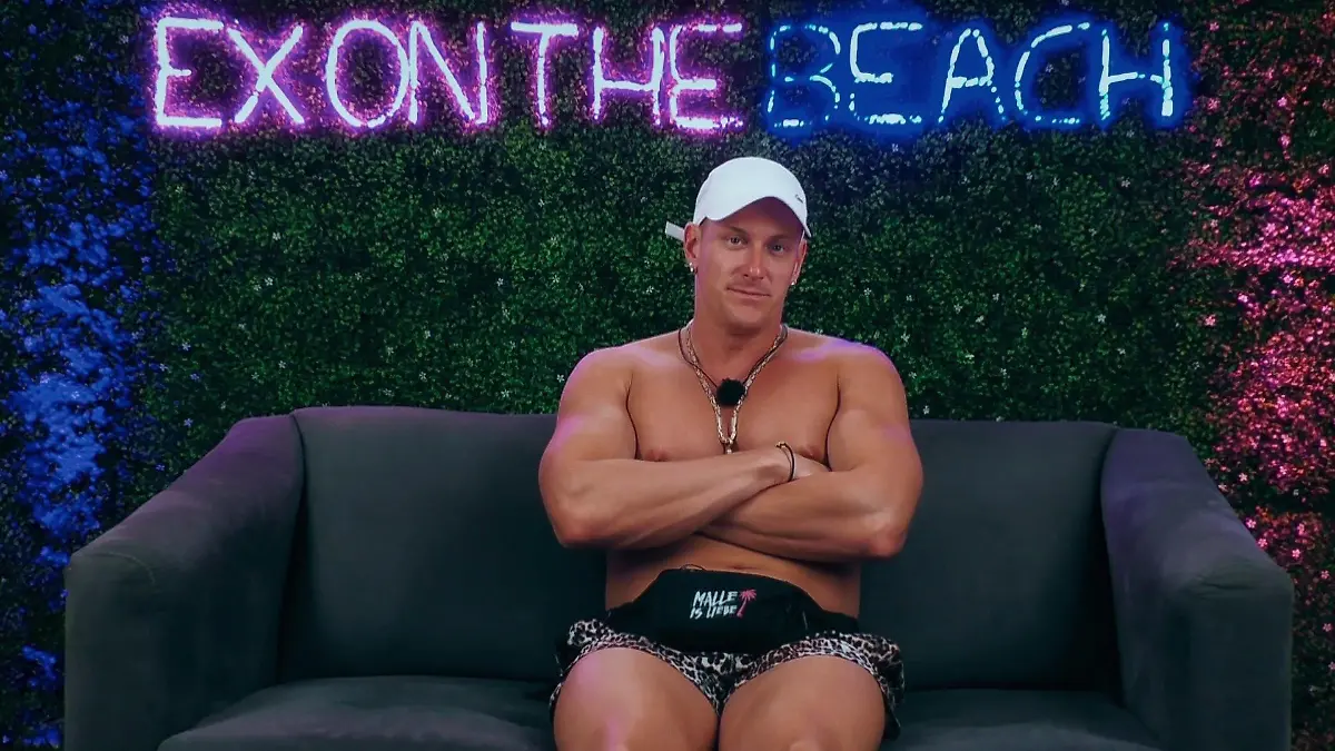Calvin Kleinen gibt Beziehungstipps bei „Ex on the Beach“ Was ist denn jetzt kaputt?!