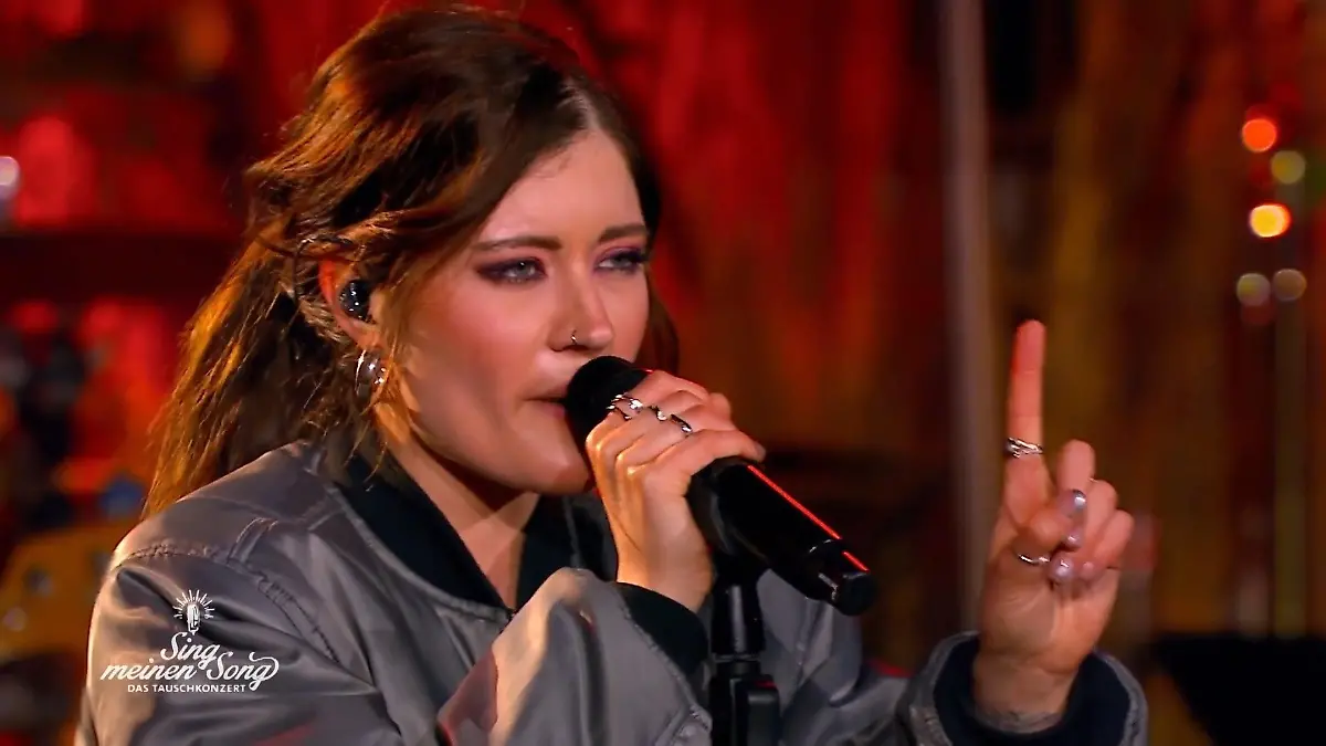 Madeline Juno macht's mal rockig Aufgepasst!