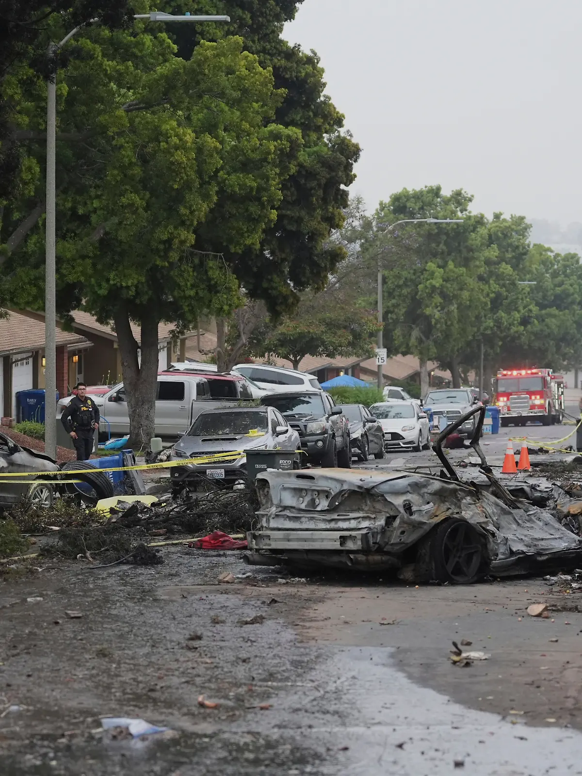 In der Stadt San Diego im US-Bundesstaat Kalifornien ist ein Kleinflugzeug in ein Wohngebiet gestürzt.
