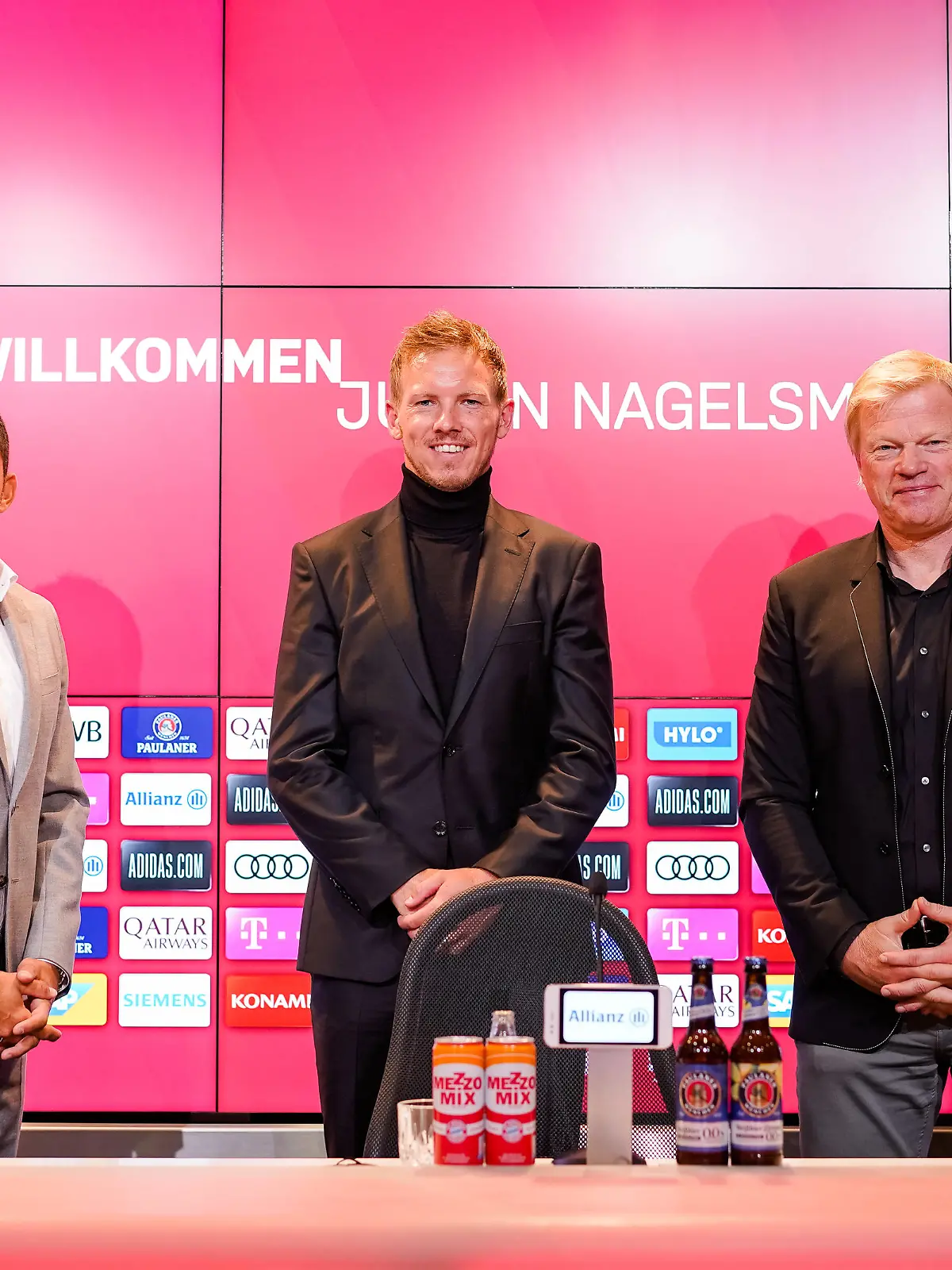 Julian Nagelsmann mit Sportvorstand Hasan Salihamidzic und Vorstandsvorsitzender Oliver Kahn bei seiner Vorstellung als Trainer bei Bayern München in München ***Official presenation of new coach Florian Nagelsmann in Munich, Germany - July 7, 2021.***