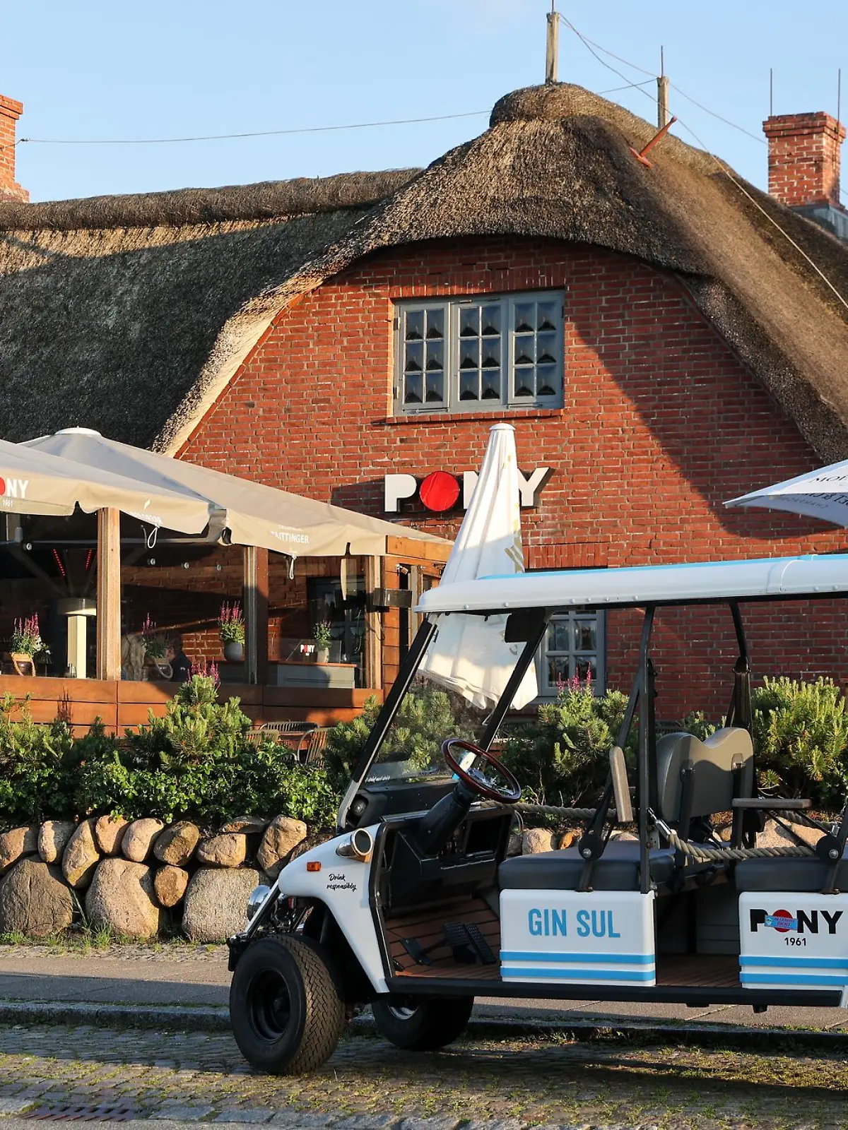 Bild zu: "Hitlergruß auf Sylt zu „L’amour toujours” – Beschuldigter zahlt saftige Geldstrafe"