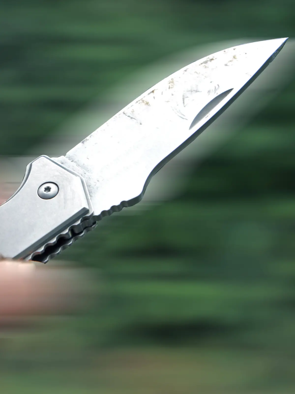 Angriff mit Messer / Messerangriff - Symbolbilder Messer als Kampfmittel BEARBEITET: Ein scharfes Messer befindet sich i