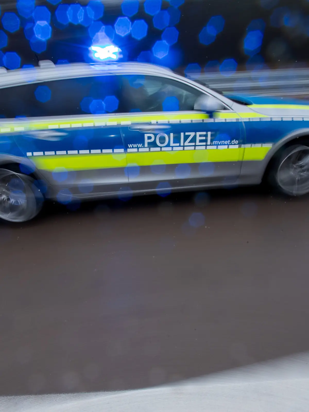 Bild zu: "In Mietwagen! Teenager (16 und 17) liefern sich auf Autobahn Verfolgungsjagd mit der Polizei"