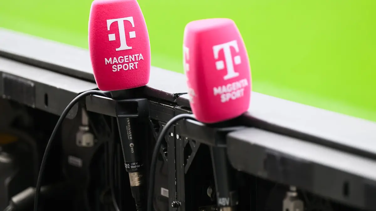 Die Telekom hat sich TV-Rechte für Fußball-Weltmeisterschaften gesichert.