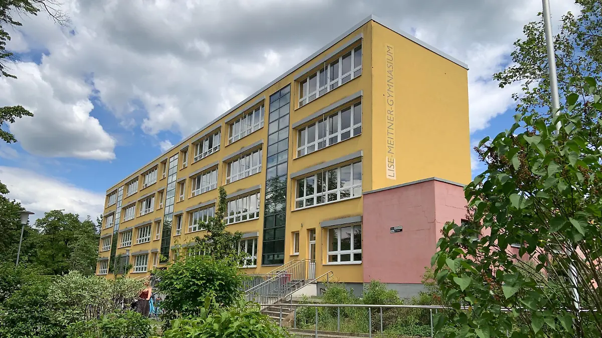 Lise-Meitner-Gymnasium in Falkensee. Hier unterrichtet die Lehrerin