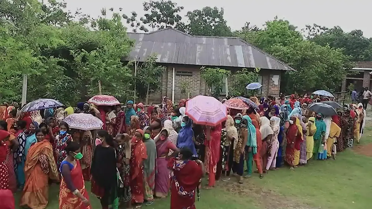 Women living in one of the world’s biggest brothels are facing a new crisis in the face of Covid-19: Hunger.