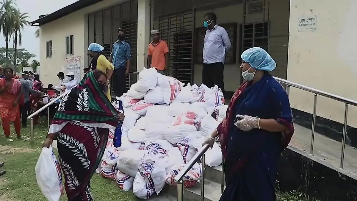 Women living in one of the world’s biggest brothels are facing a new crisis in the face of Covid-19: Hunger.