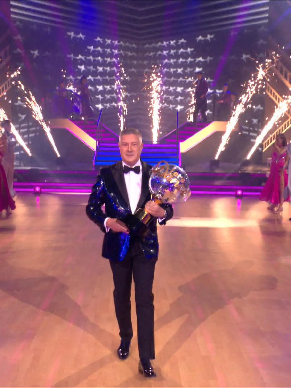 Bild zu: "Das „Let’s Dance”-Finale startet mit einem Mega-Feuerwerk"
