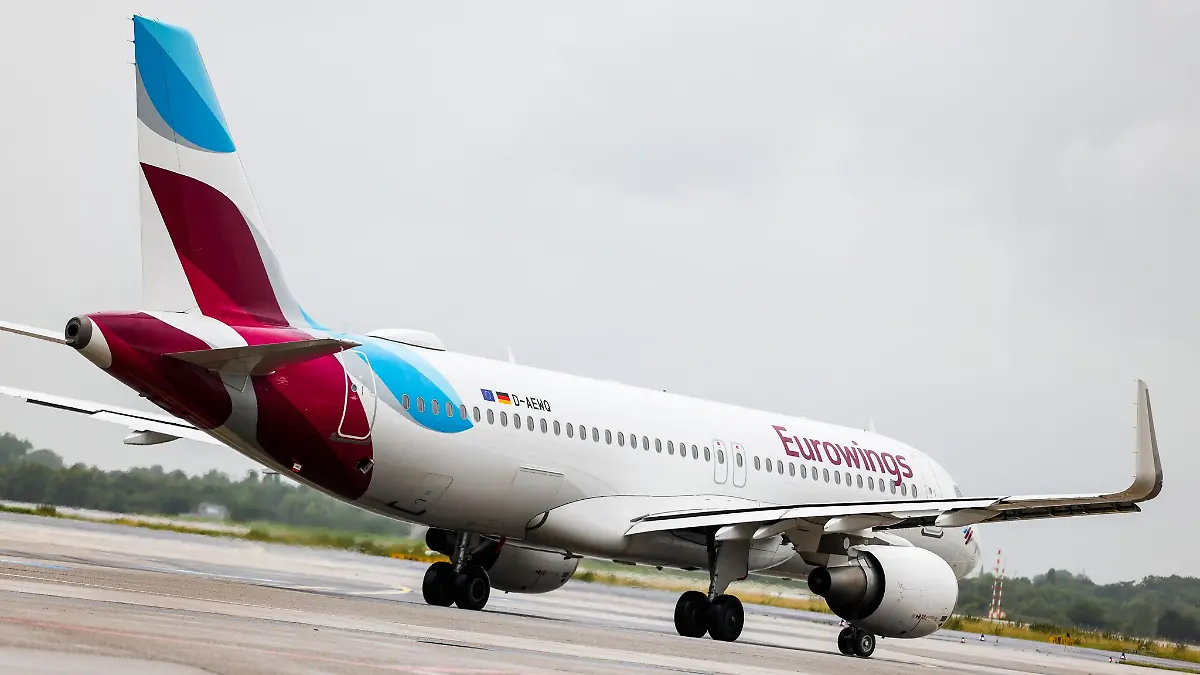 Eine Eurowings-Maschine auf dem Rollfeld 