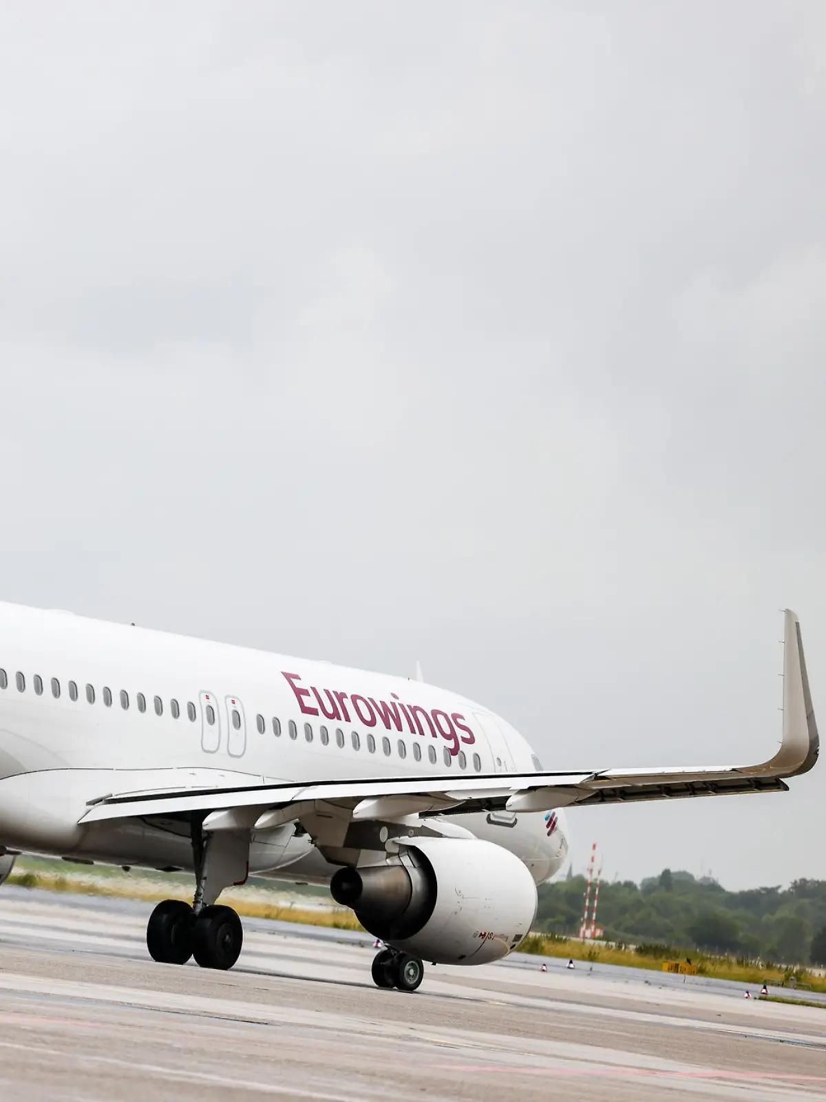 Eine Eurowings-Maschine auf dem Rollfeld 