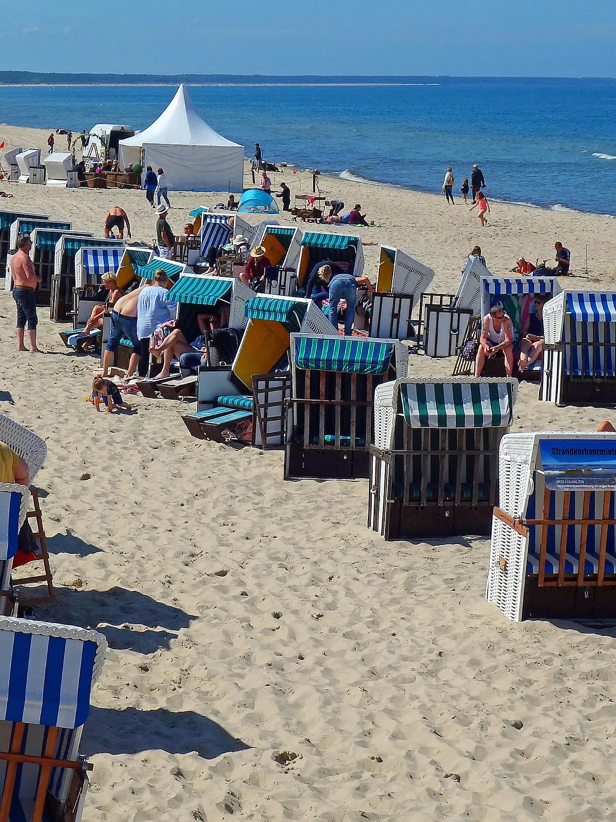  Erster Sonnentag nach der Lockerung in Mecklenburg / Vorpommern nutzten viele Urlauber und Einheimische hier in Zinnowitz auf der Insel Usedom. 26.05.2020 in Zinnowitz Coronavirus *** First sunny day after the relaxation in Mecklenburg-Western Pomerania many holidaymakers and locals took advantage here in Zinnowitz on the island of Usedom 26 05 2020 in Zinnowitz Coronavirus
